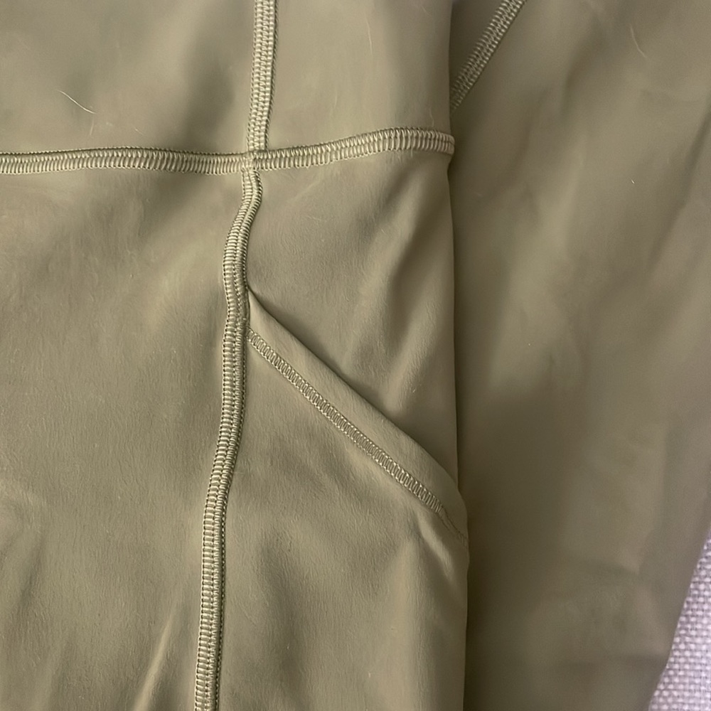NWOT Lululemon Leggings - Picture 2 of 8